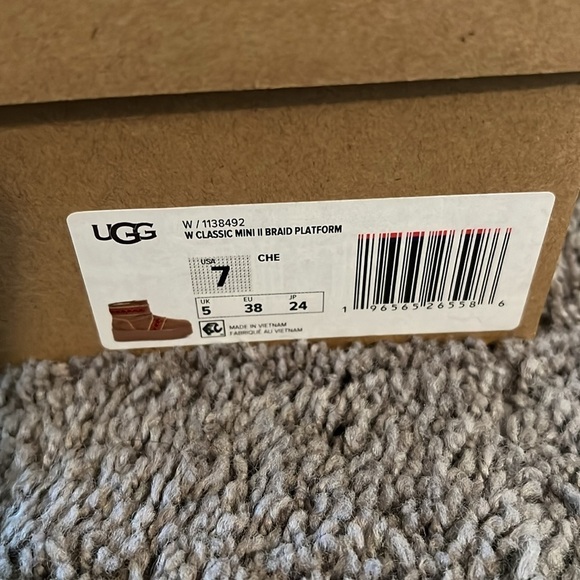 UGG Classic Mini II Braid Platform Boots Size 7 New In Box - Picture 3 of 7